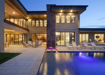 Crafting Luxury: Exploring the World of Luxury Home Exteriors